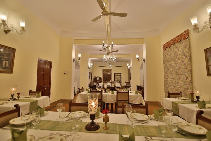 Dining 38 of 60