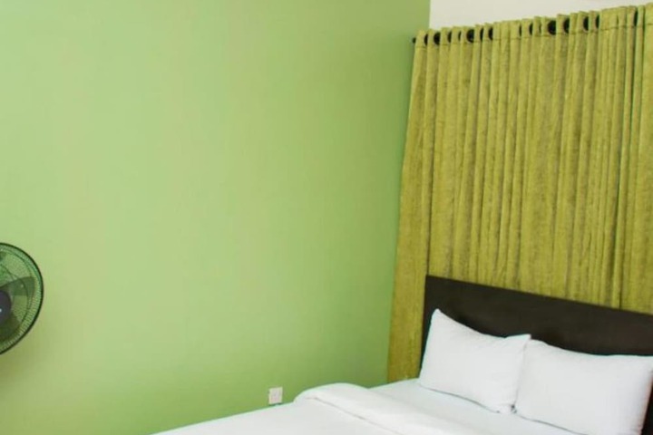 Room 8 of 25