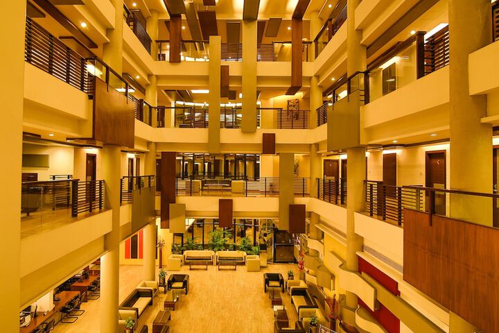 Entrance & Lobby