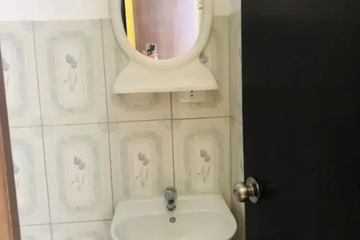Room 10 of 21