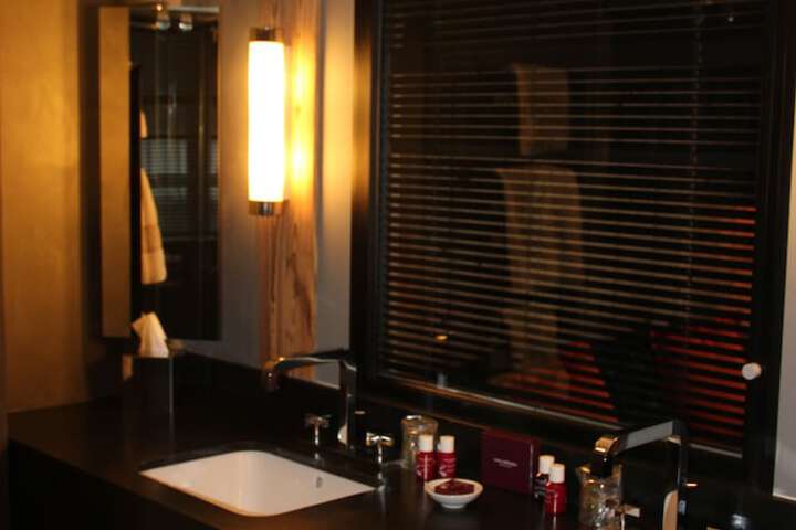 Room 47 of 110