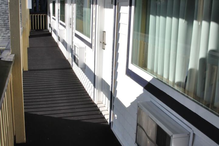 Ballroom/Hall 12 of 14