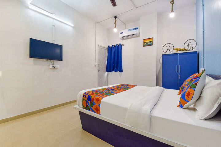 Room 13 of 28