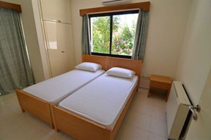 Room 10 of 32