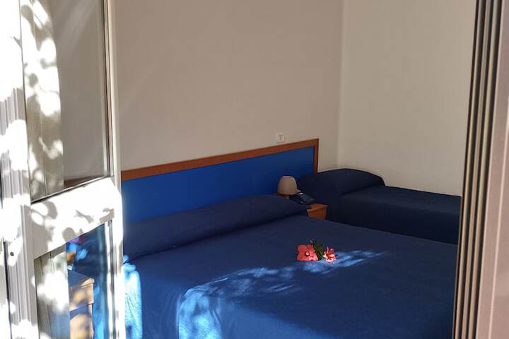 Room 3 of 27