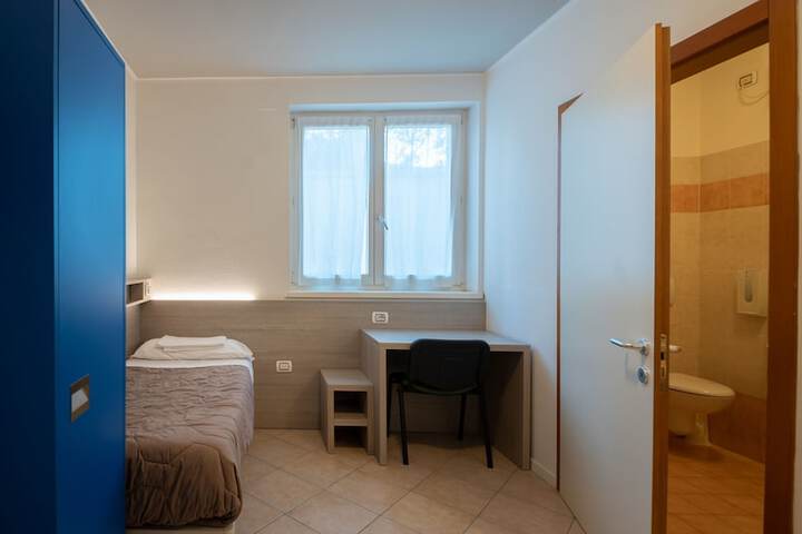 Room 9 of 46