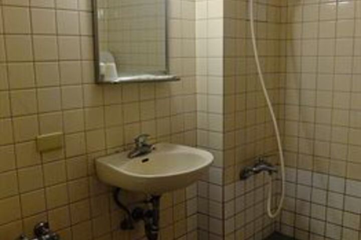 Room 2 of 19