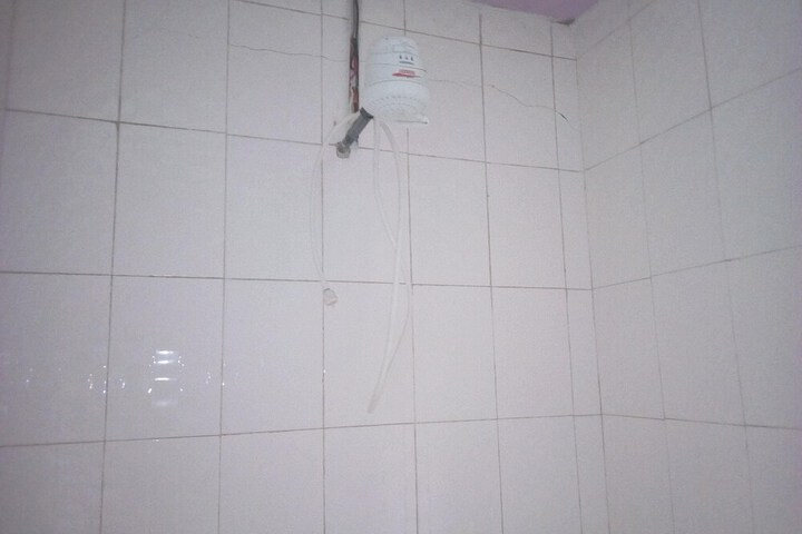 Room 17 of 27