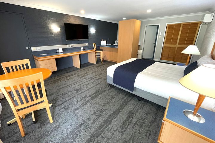 Room 42 of 85