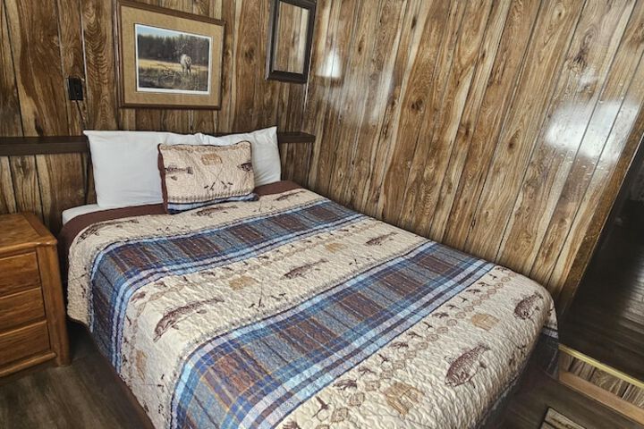 Room 15 of 210