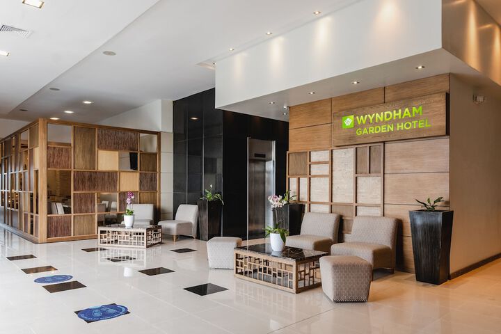 Entrance & Lobby