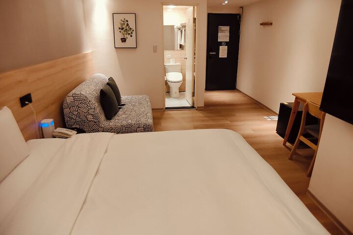 Room 28 of 51