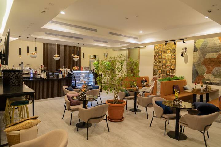 Lounge 36 of 40