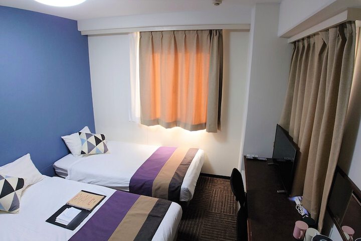 Room 19 of 120