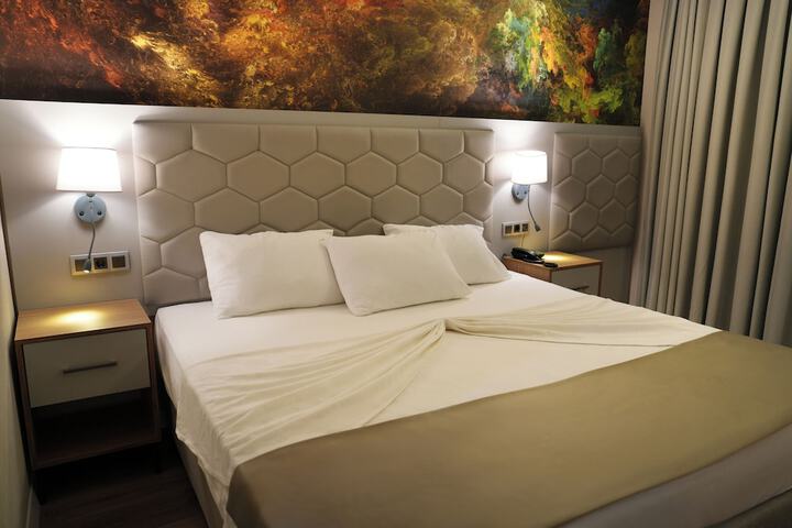 Room 11 of 28