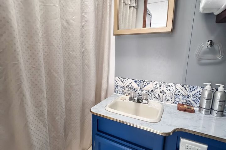 Room 51 of 63
