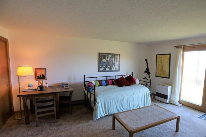 Room 6 of 13