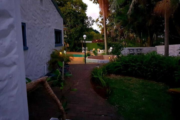 Hotel Exterior 2 of 168
