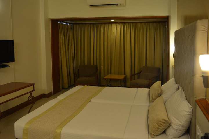 Room 9 of 32