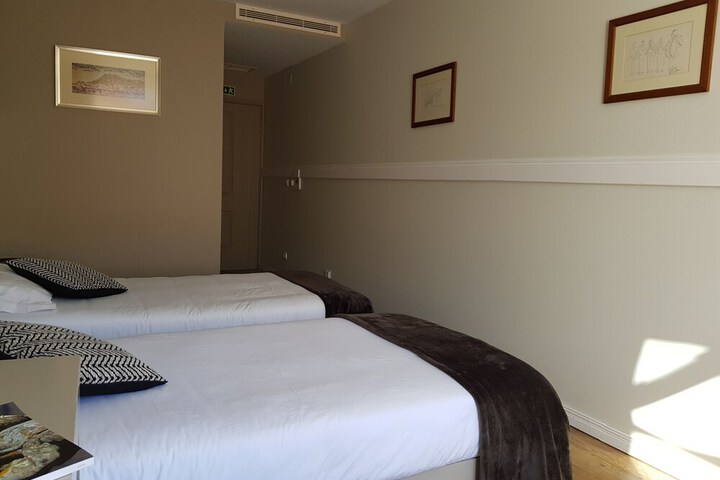 Room 12 of 37