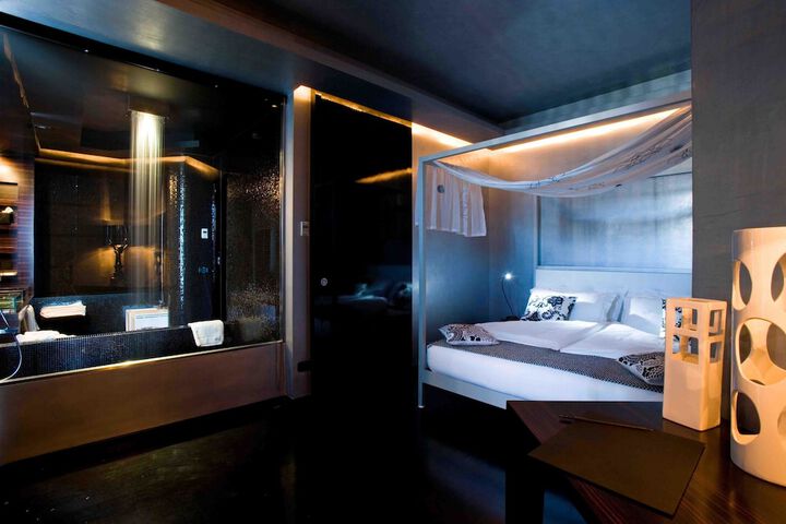 Room 4 of 30