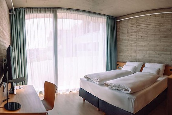 Room 10 of 41