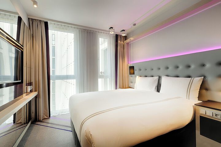 Room 4 of 25