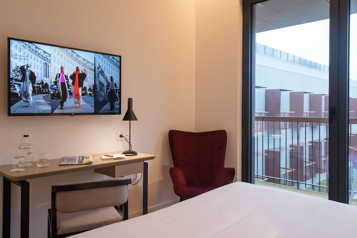Room 38 of 100