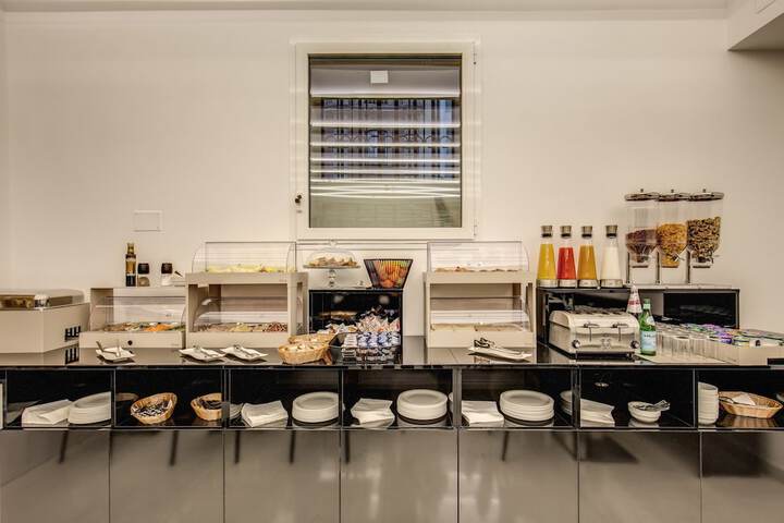 Breakfast/Coffee Service 60 of 79