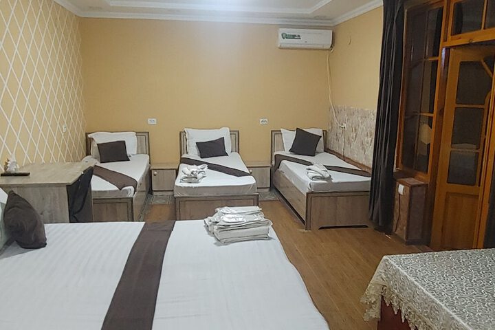 Room 6 of 13