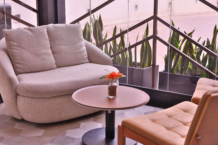 Lounge 93 of 127