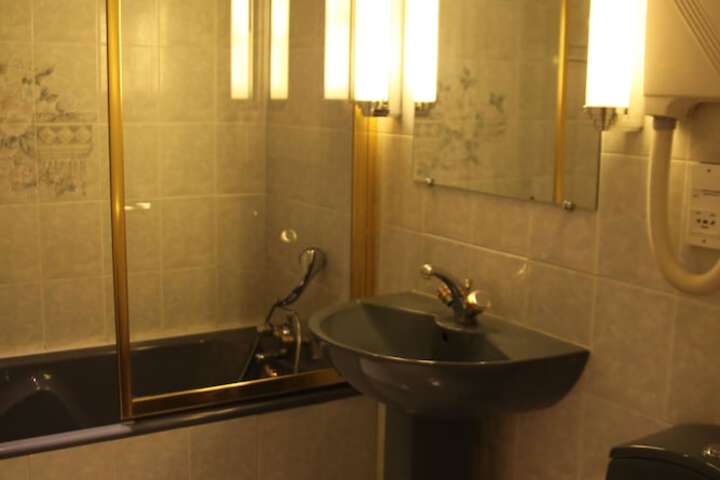 Room 35 of 53