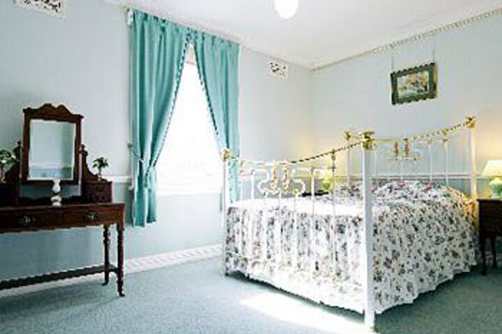 Room 6 of 13