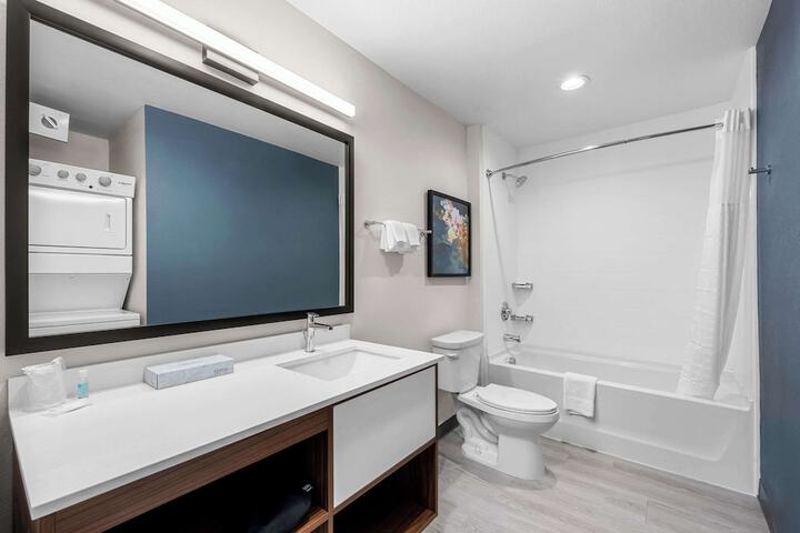 Suite 2 Queen Beds (10 of 14)