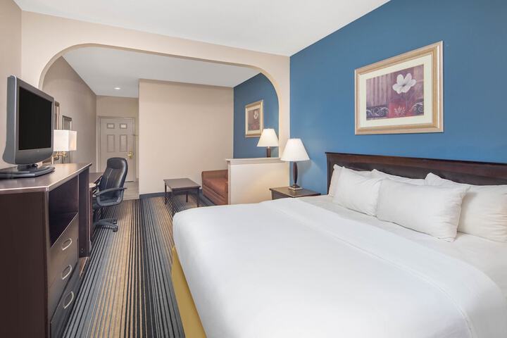 Room 4 of 18