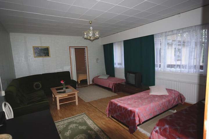 Room 17 of 28