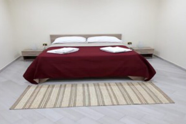 Room 12 of 16