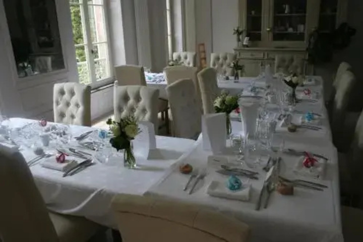 Dining 4 of 6