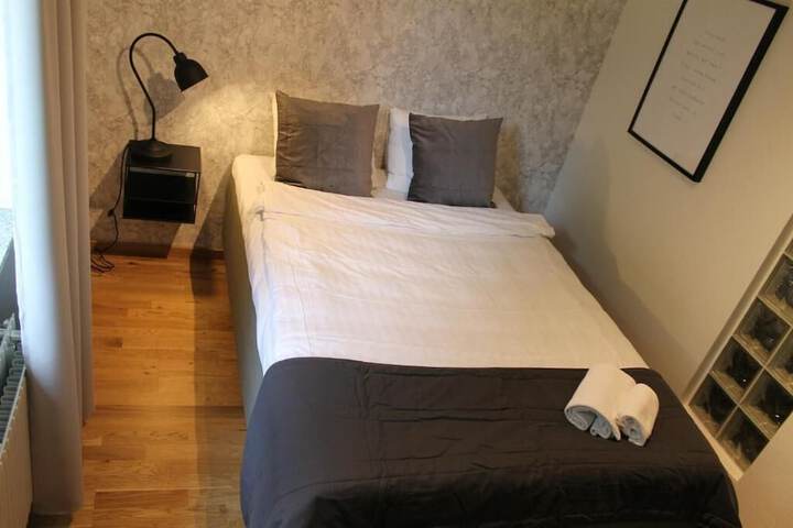 Room 33 of 68