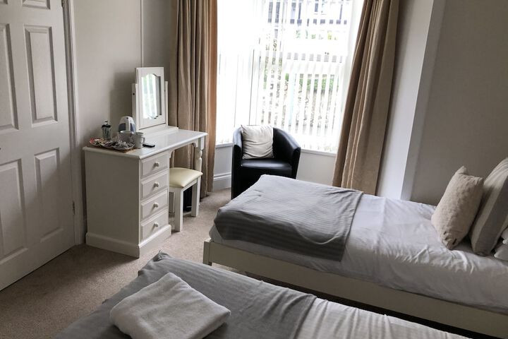 Room 10 of 25