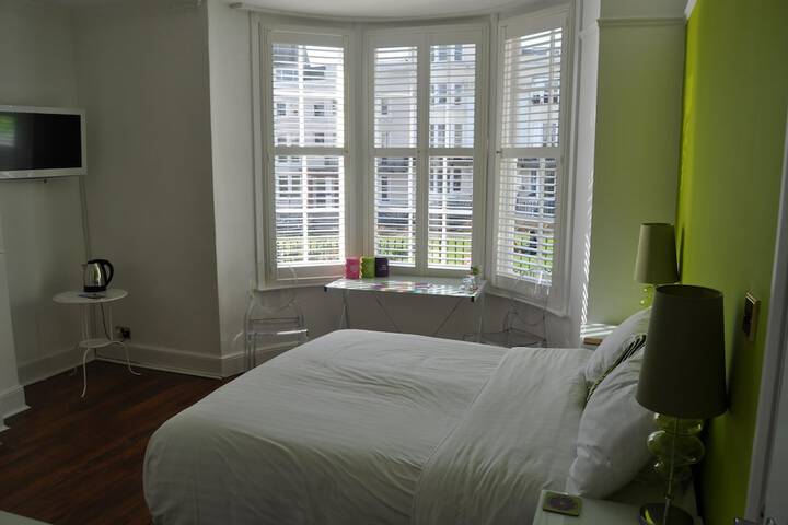 Room 6 of 40