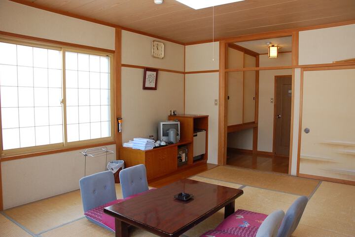 Room 8 of 40