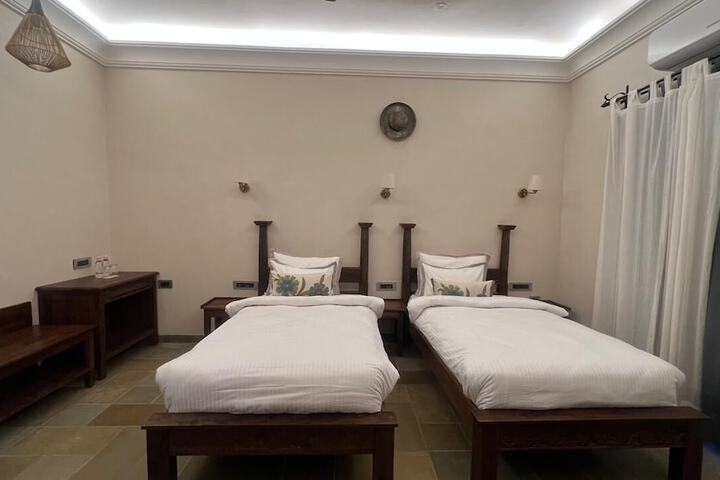 Room 4 of 11