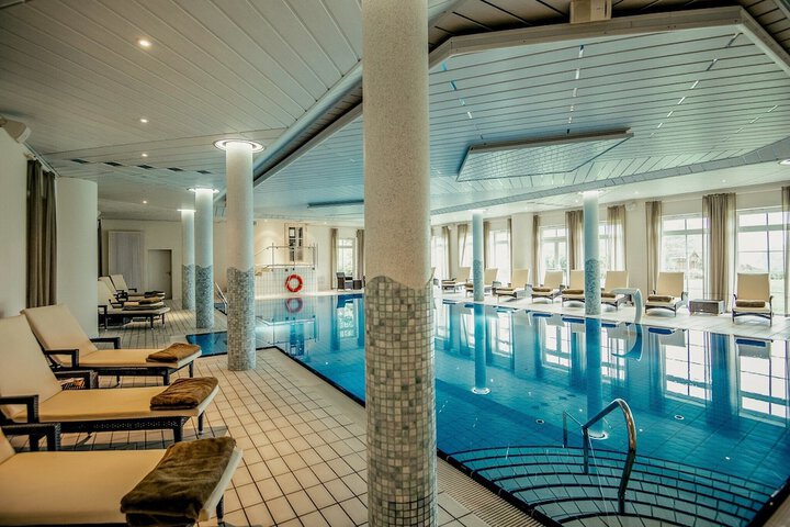Hotel Pool