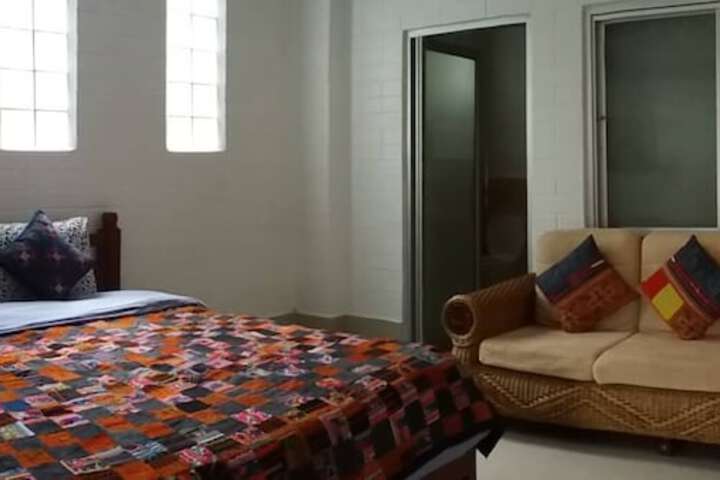 Room 48 of 150
