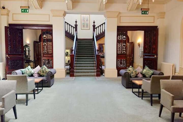 Ballroom/Hall 74 of 90