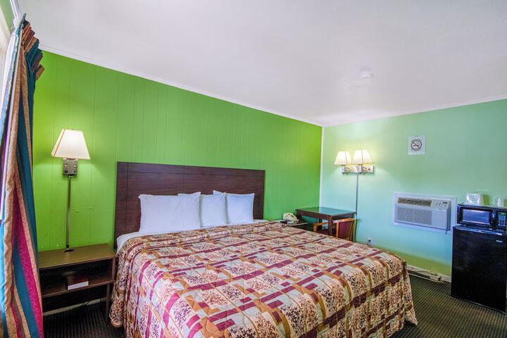 Room 28 of 106
