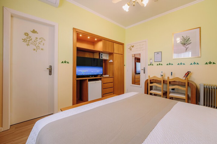 Room 52 of 95