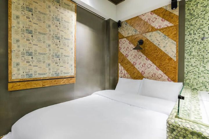 Room 25 of 41