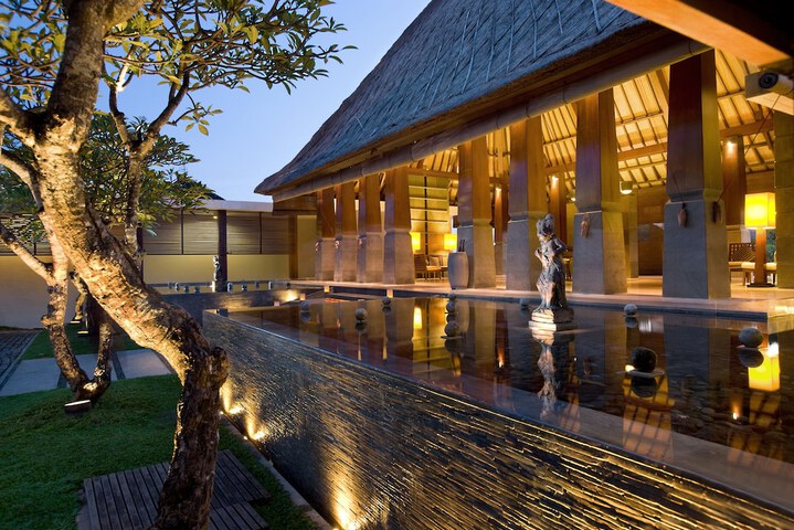 Pool Hotel